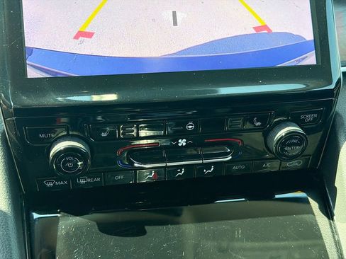 Used 2023 Jeep Grand Cherokee L Limited w/ Black Appearance Package image 34