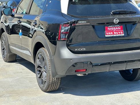 New 2026 Nissan Kicks SR w/ SR Premium Package FWD image 4