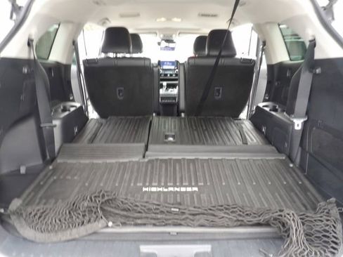 Used 2021 Toyota Highlander XLE AWD/4WD image 31