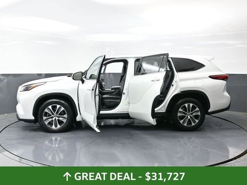 Used 2023 Toyota Highlander XLE FWD image 61