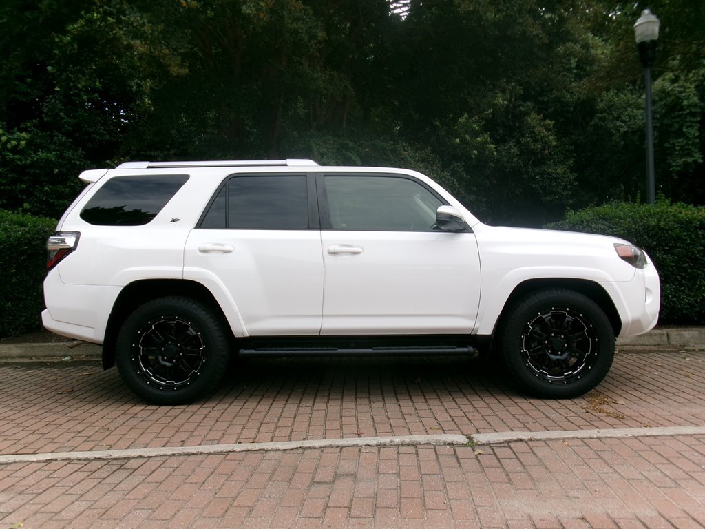 Used 2016 Toyota 4Runner SR5 RWD image 5