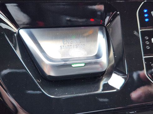 Used 2024 GMC Sierra 1500 AT4 w/ Technology Package AWD/4WD image 17