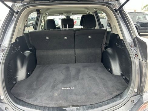 Used 2017 Toyota RAV4 LE image 18