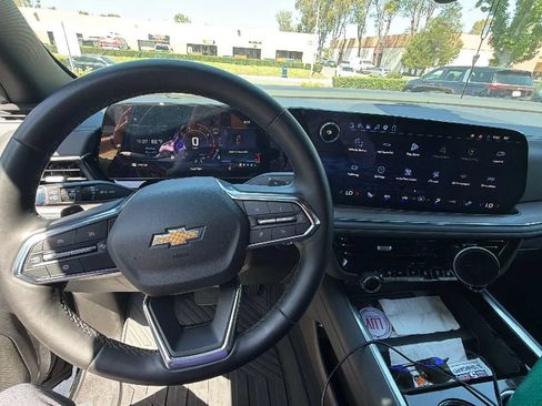 Used 2026 Chevrolet Suburban LT w/ Comfort Package RWD image 15