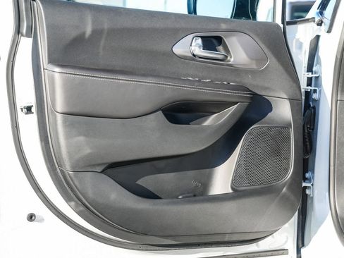 New 2026 Chrysler Voyager LX image 21