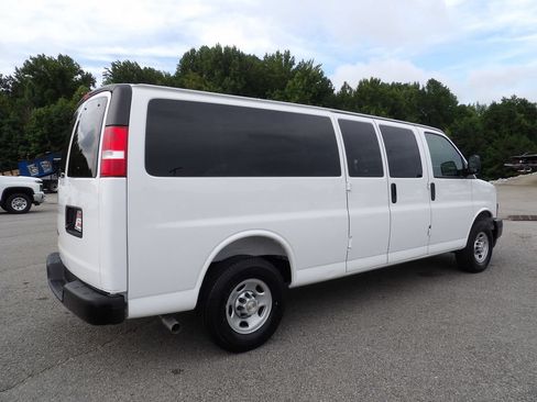 Used 2025 Chevrolet Express 3500 LS RWD image 8