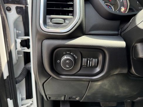 Used 2024 RAM 2500 Laramie AWD/4WD image 9