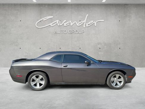 Used 2022 Dodge Challenger SXT image 17