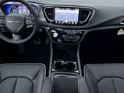New 2026 Chrysler Pacifica Limited w/ Uconnect Theater Family Group image 13