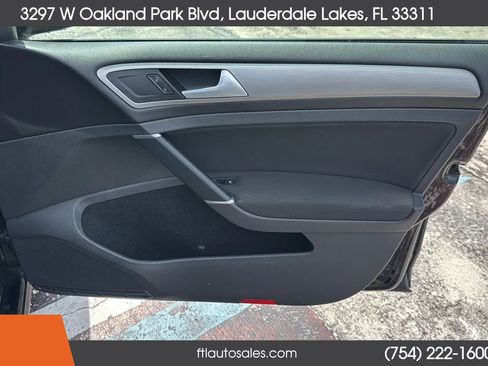 Used 2016 Volkswagen Golf S FWD image 31
