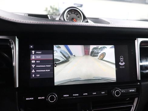 Used 2020 Porsche Macan image 34