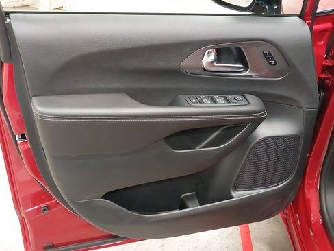 New 2026 Chrysler Pacifica Select image 24