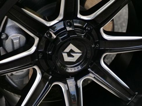 Used 2024 GMC Yukon XL SLT w/ SLT Luxury Package image 57