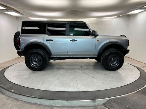 Used 2024 Ford Bronco Badlands image 7