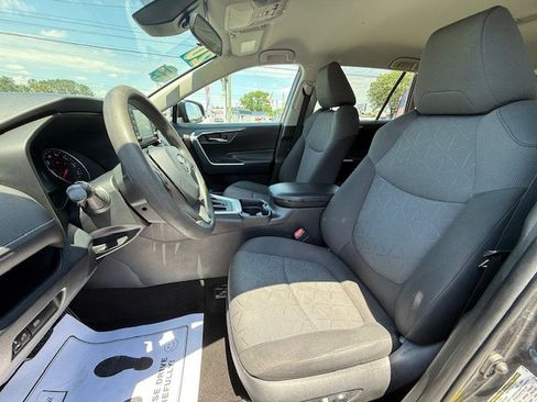 Used 2020 Toyota RAV4 XLE FWD image 5