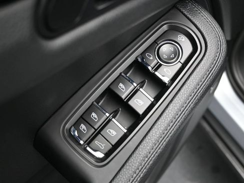 Certified 2022 Porsche Macan AWD/4WD image 9