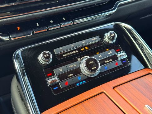 Used 2024 Lincoln Navigator Reserve image 32