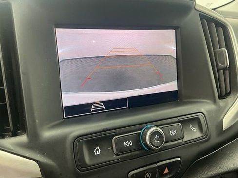 Used 2022 GMC Terrain SLE w/ Driver Convenience Package image 4