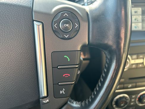 Used 2014 Land Rover LR2 HSE image 19