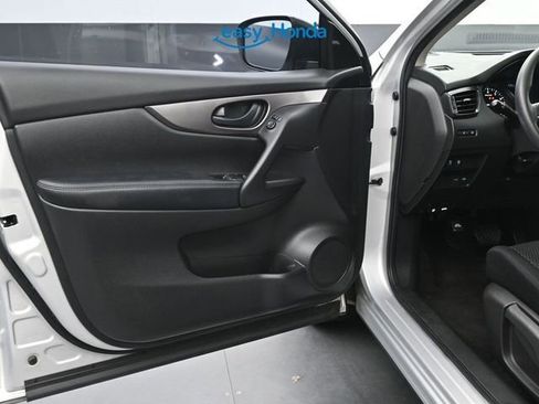 Used 2020 Nissan Rogue Sport S image 16