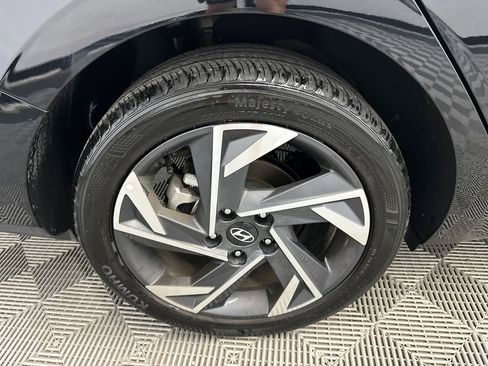 Used 2025 Hyundai Elantra Sport FWD image 17