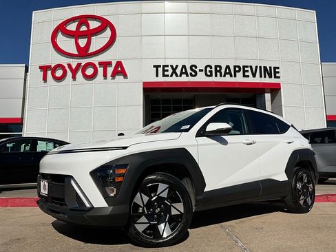 Used 2025 Hyundai Kona SEL image 2