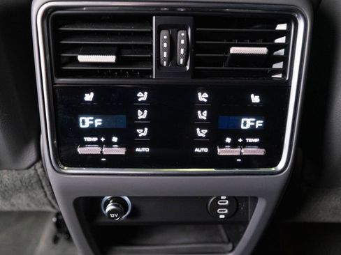 Certified 2022 Porsche Cayenne Turbo AWD/4WD image 37