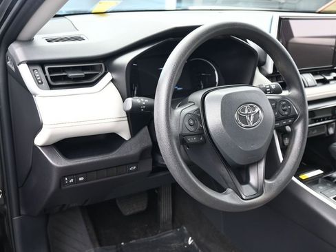 Used 2025 Toyota RAV4 XLE w/ Convenience Package FWD image 15