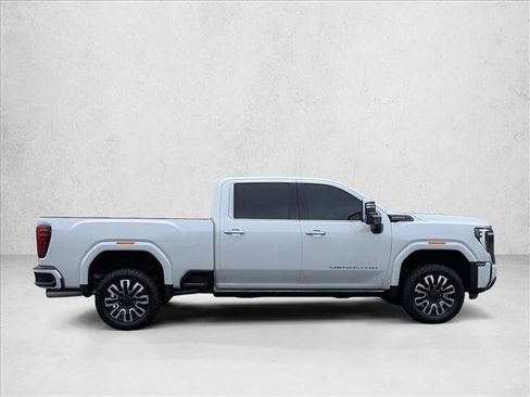 Used 2024 GMC Sierra 2500 Denali Ultimate AWD/4WD image 4