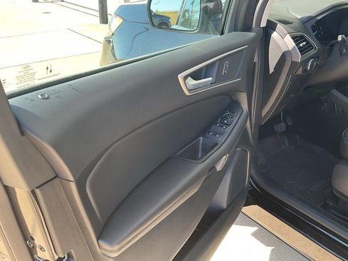 Used 2024 Ford Edge SEL w/ Convenience Package image 7