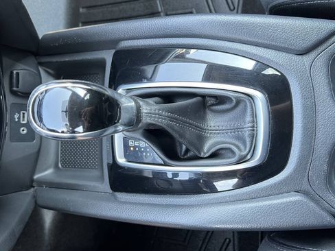 Used 2018 Nissan Rogue SV w/ Premium Package AWD/4WD image 23