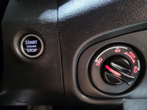Used 2024 Nissan Frontier SV w/ SV Convenience Package AWD/4WD image 34