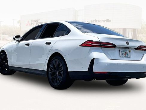 Used 2024 BMW 530i w/ Premium Package RWD image 4