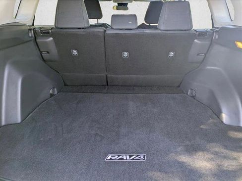 Used 2021 Toyota RAV4 LE image 6