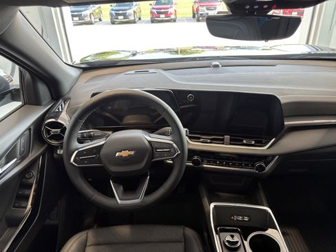 New 2026 Chevrolet Equinox LT w/ Convenience Package II image 11