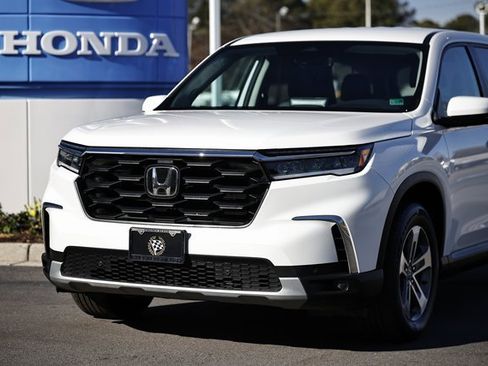 Certified 2025 Honda Pilot EX-L image 2