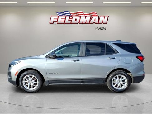 Used 2024 Chevrolet Equinox LS w/ LS Convenience Package FWD image 2
