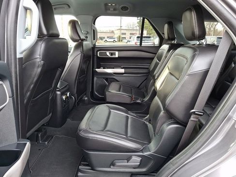 Used 2022 Ford Explorer XLT w/ Equipment Group 202A image 10