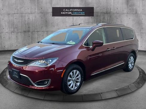 Used 2018 Chrysler Pacifica Touring-L Plus FWD image 3