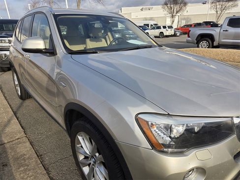 Used 2017 BMW X3 xDrive28i image 9