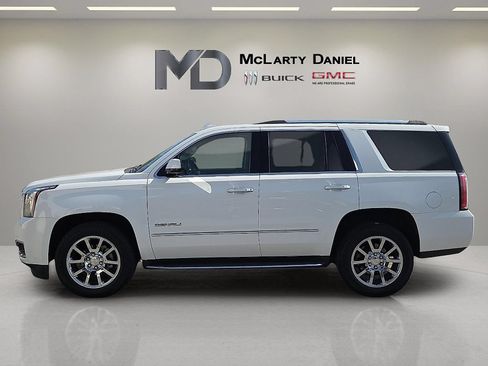Used 2017 GMC Yukon Denali AWD/4WD image 2