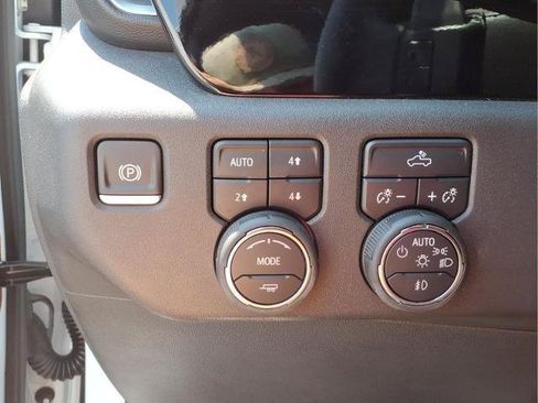 Used 2025 Chevrolet Silverado 1500 LT Trail Boss w/ Convenience Package II AWD/4WD image 20