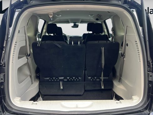 Used 2023 Chrysler Voyager LX FWD image 9