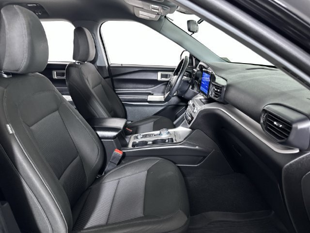 Used 2023 Ford Explorer XLT AWD/4WD image 29
