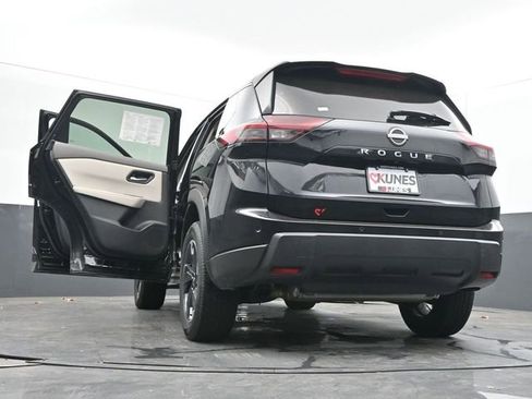 Used 2025 Nissan Rogue SV FWD image 52