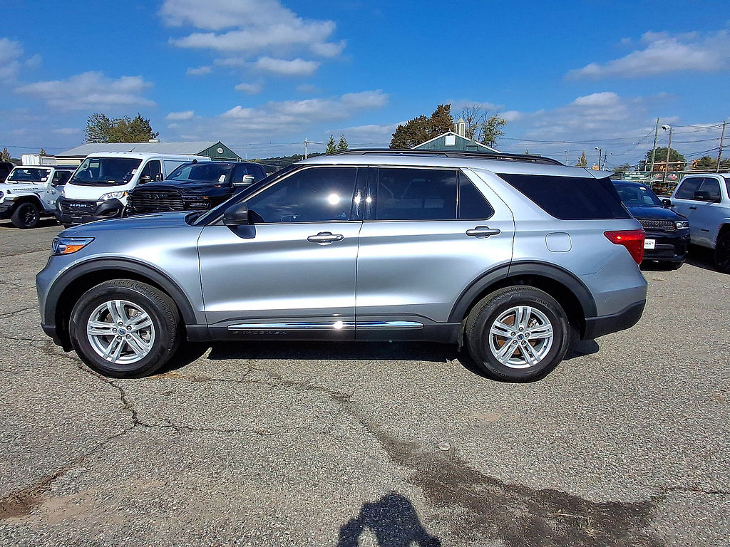 Used 2024 Ford Explorer XLT w/ Equipment Group 202A AWD/4WD image 5