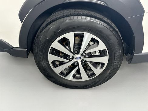 Used 2025 Subaru Outback Premium AWD/4WD image 11