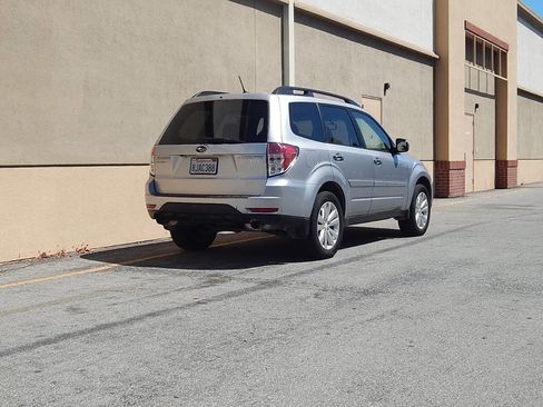 Used 2012 Subaru Forester 2.5X Limited image 3