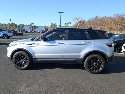 Used 2017 Land Rover Range Rover Evoque SE image 8