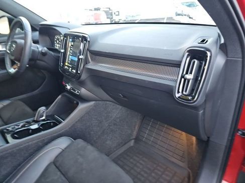 Used 2021 Volvo XC40 T5 R-Design w/ Advanced Package image 44